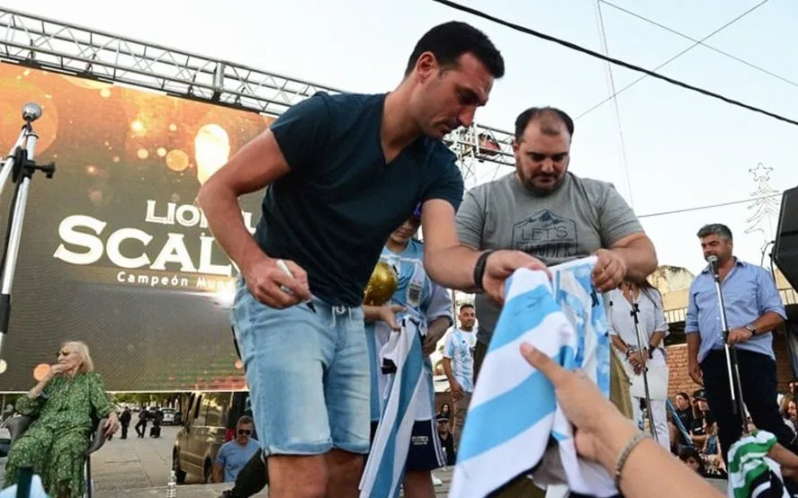 Scaloni Fue Recibido Como Un H Roe En Su Pujato Natal