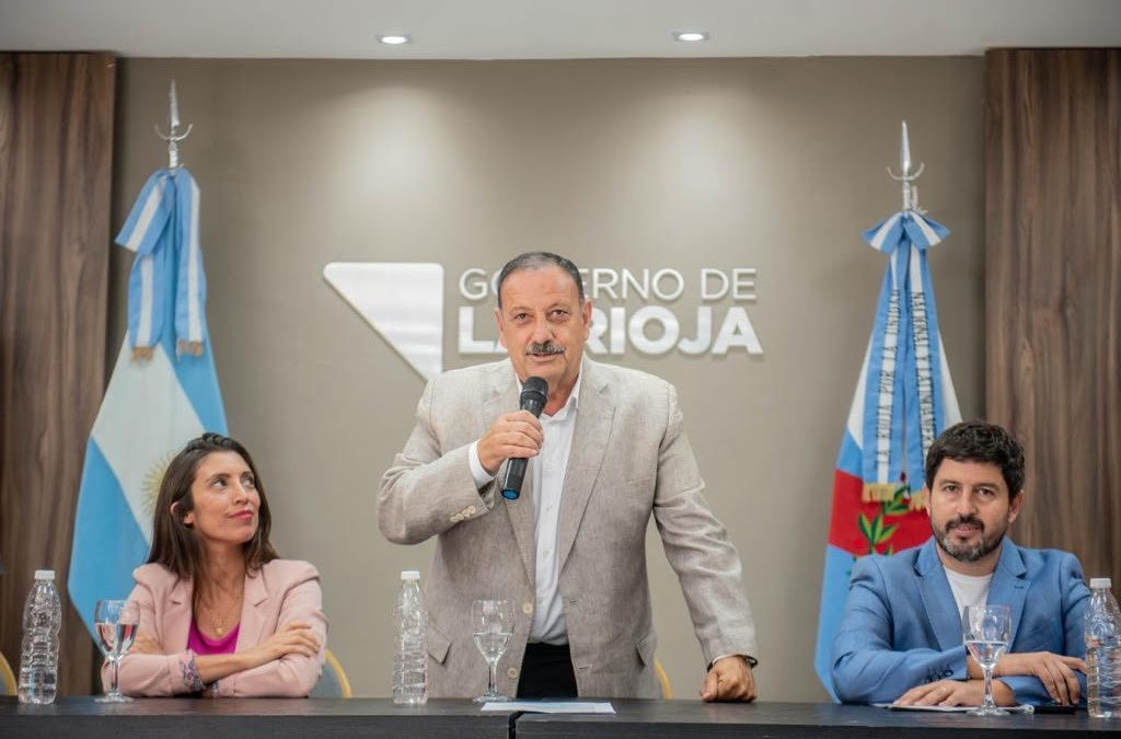 Quintela entregó más de 100 millones de pesos para el desarrollo de ciencia y tecnología