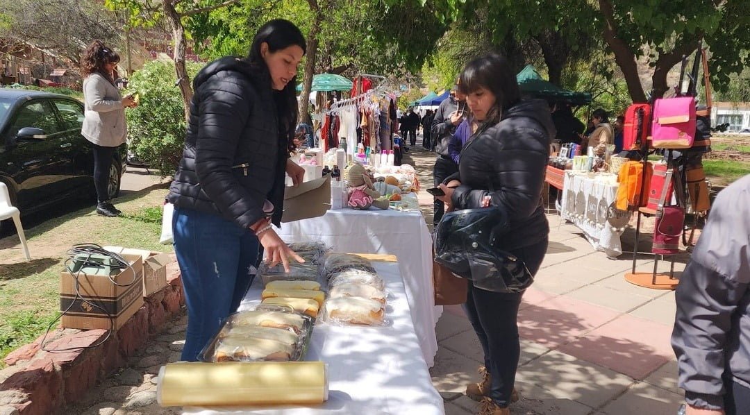 Este viernes realizarán una nueva Feria de Mujeres Rurales Emprendedoras, junto al Mercado Artesanal
