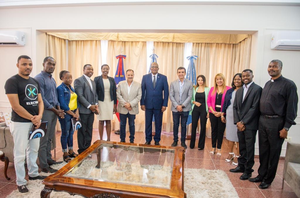El gobernador Ricardo Quintela recibió al embajador de la República de Haití
