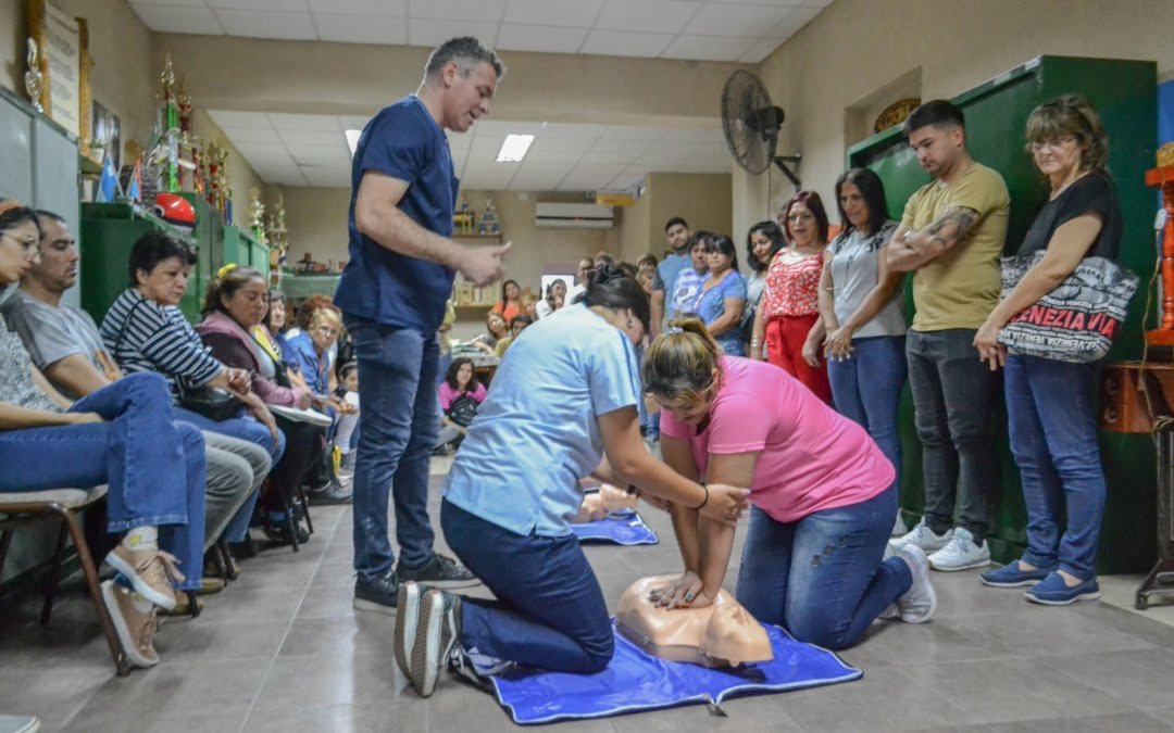 Capacitan sobre RCP a alumnos, profesores y personal de la Universidad de la Tercera Edad