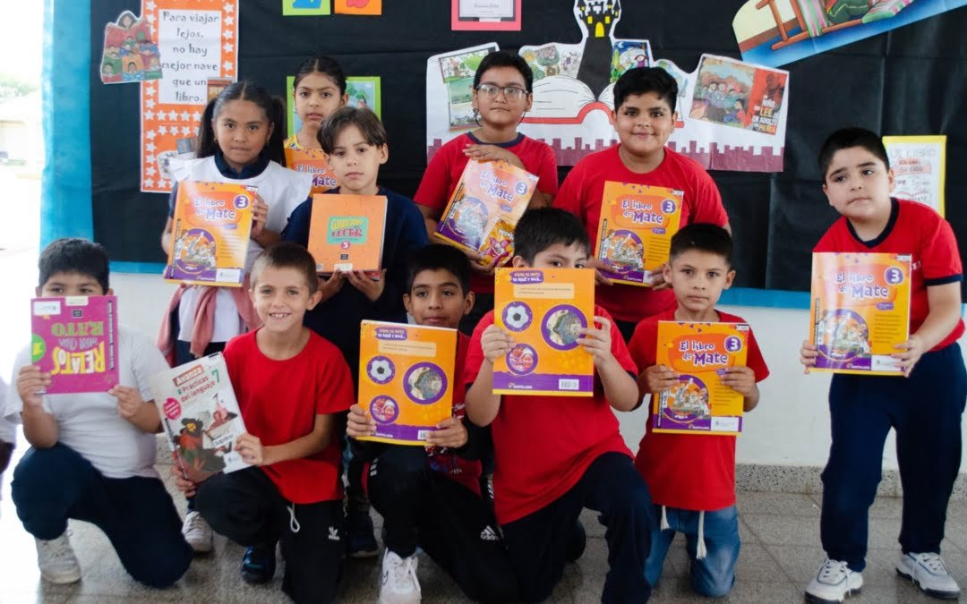 Educación entregó 80 mil libros para estudiantes de toda la provincia