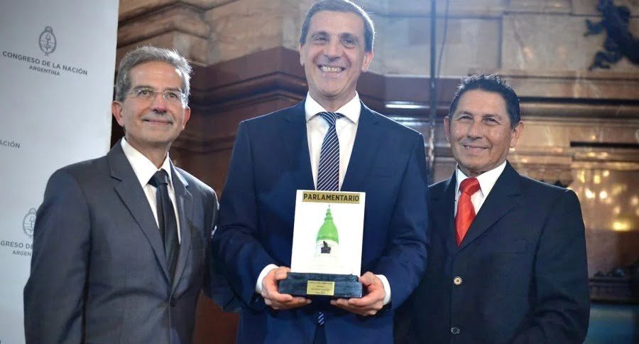 El legislador riojano Ricardo Guerra fue distinguido como el “Senador del Año 2022”