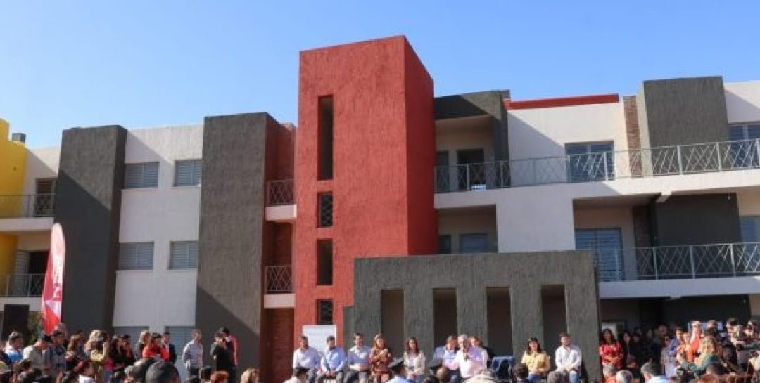 El Gobierno de la Provincia entregó 40 viviendas en la Capital