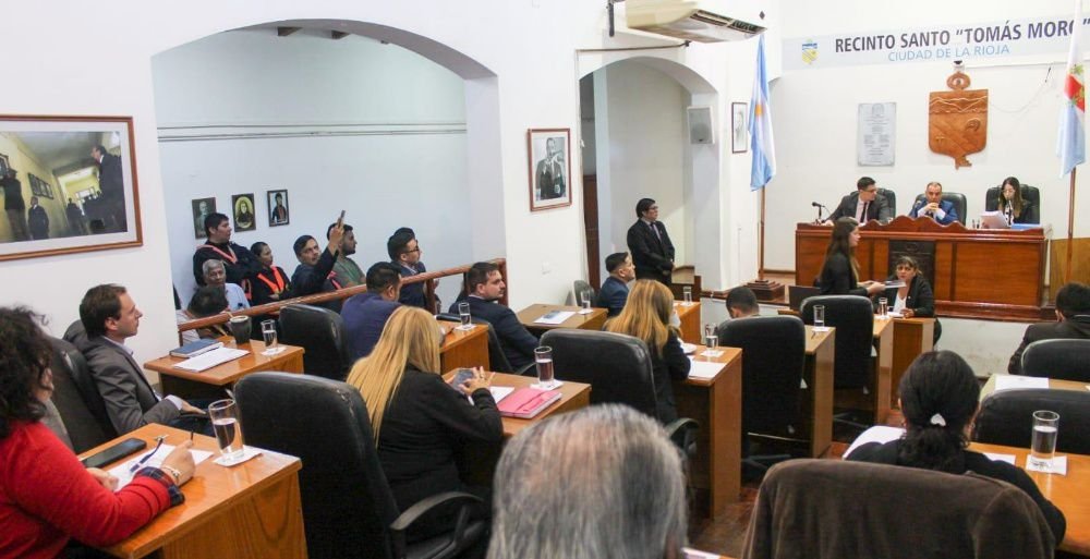 Inauguran muestra fotográfica de Próceres Riojanos en el Concejo Deliberante de La Rioja