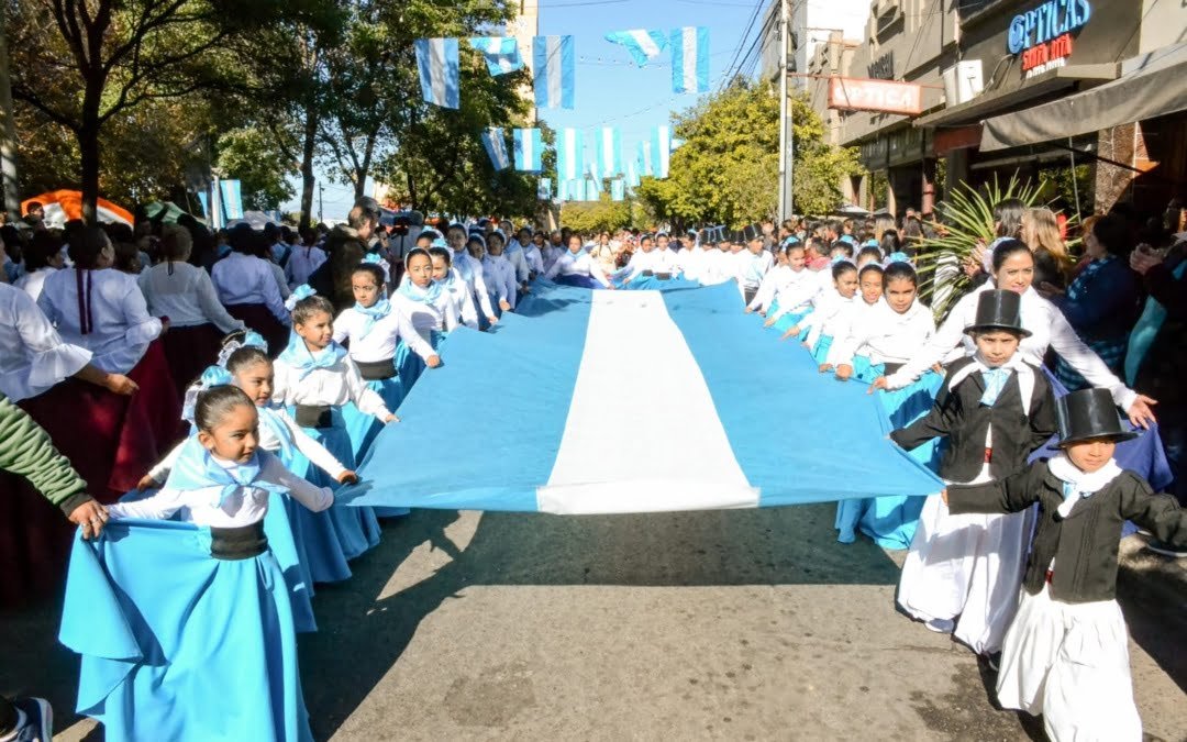 Colorido festejo del 25 de mayo en Chilecito
