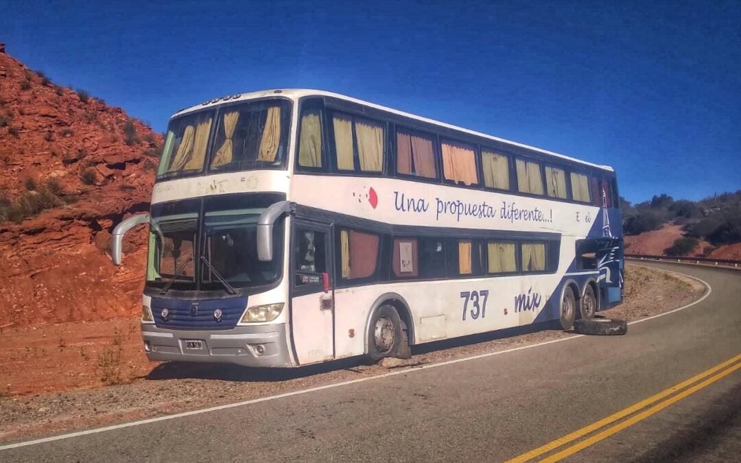 Colectivo que trasladaba alumnos desde Villa Unión sufrió accidente en Cuesta de Miranda este jueves