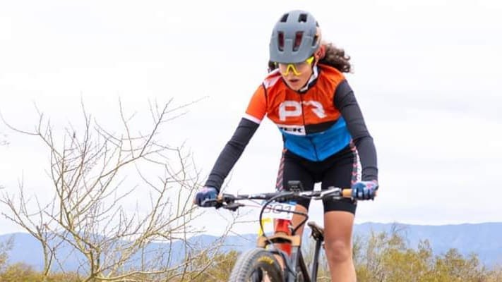 Candelaria Martínez Juárez: La joven promesa del ciclismo chileciteño que arrasa en los campeonatos nacionales