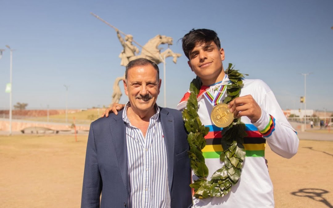 La Rioja recibió con una gran caravana a Thomas Maturano, Campeón Mundial Junior de BMX