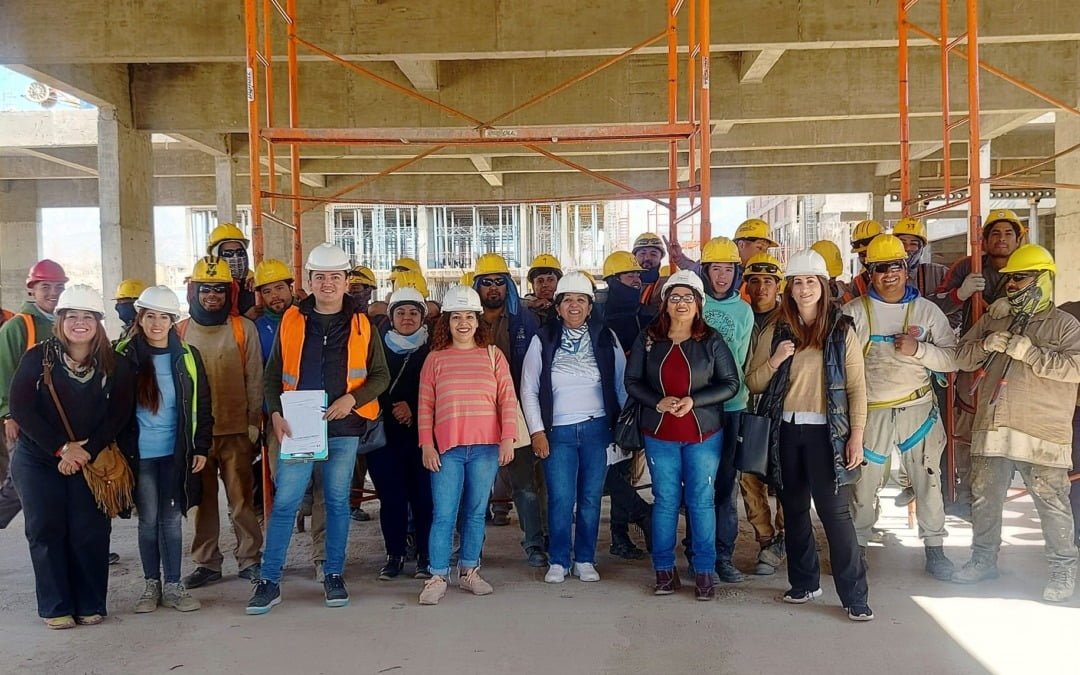 Brindaron charla de prevención de violencia  de género a operarios de la construcción en Chilecito