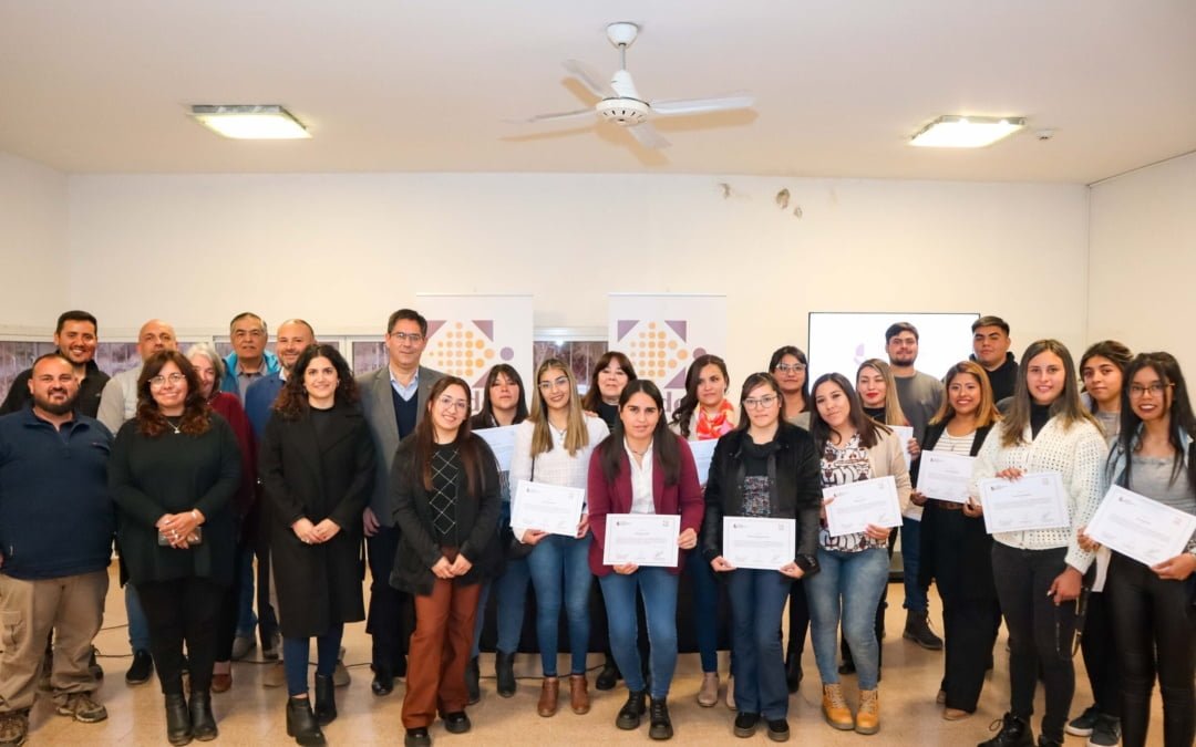 La UNDeC entregó certificados a la primera promoción de Curso de Oficios
