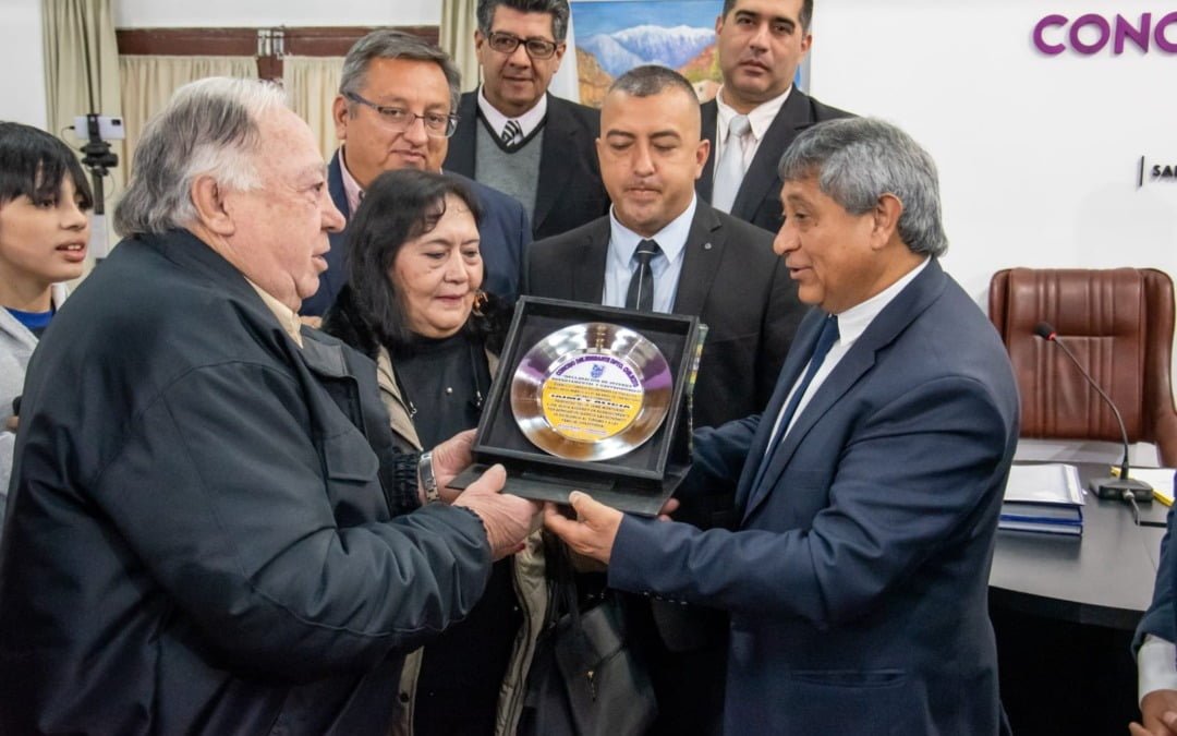 Reconocimiento a 44 años de trayectoria gastronómica de Jaime Montivero y Alicia Agüero