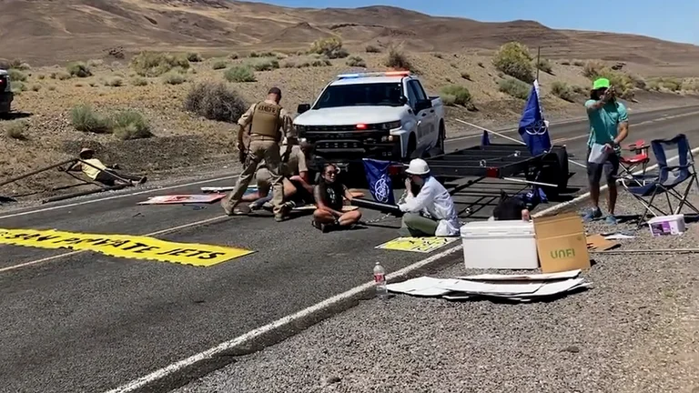 Estados Unidos: Policía atravesó un bloqueo de activistas ambientales