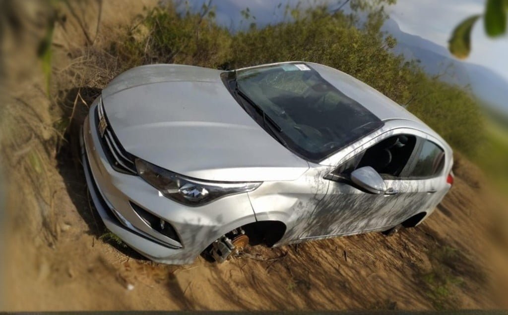 Capital: Robaron un auto OKM, lo desarmaron y lo dejaron abandonado