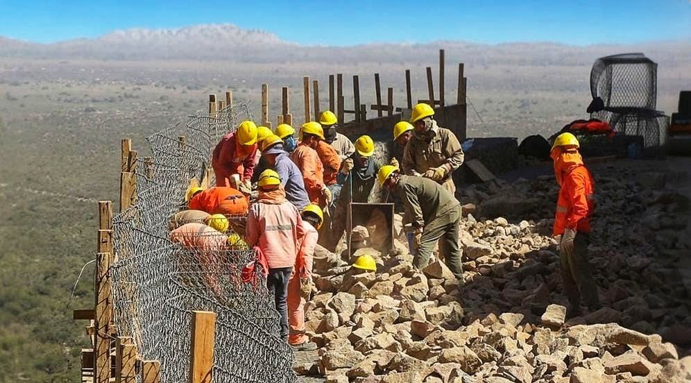 Ricardo Quintela intervino en favor de unos 50 trabajadores despedidos en camino a La Rioja