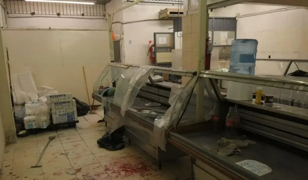 Así quedó una carnicería en Mendoza tras que centenares de personas la saquearan
