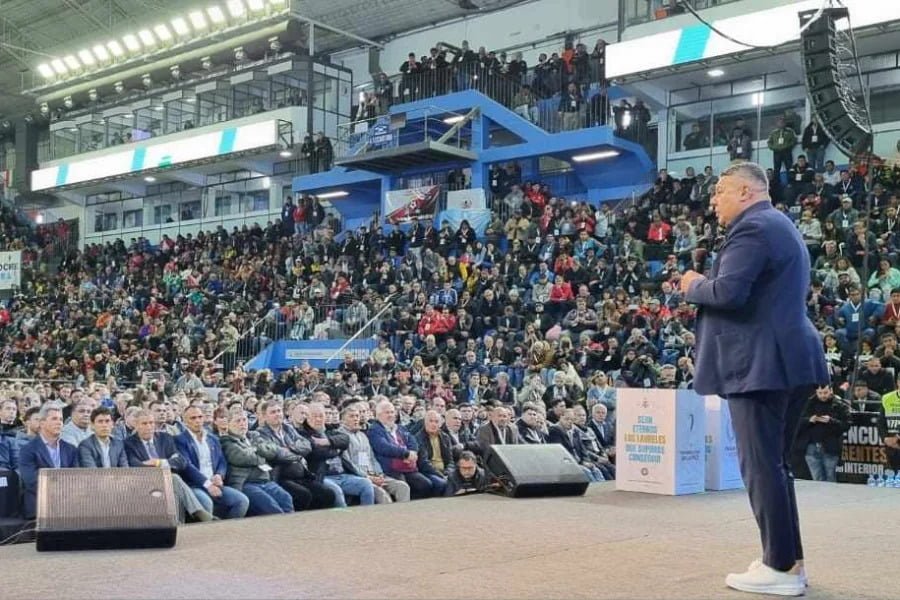 El presidente de la AFA anunció un impulso financiero de 5 millones de pesos para equipos riojanos