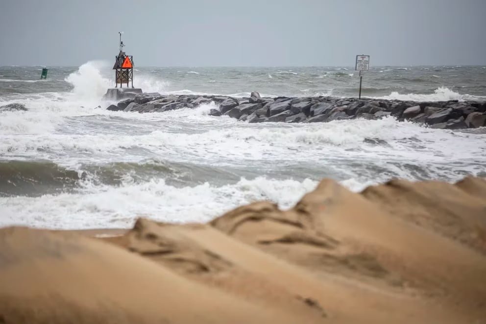 Estados Unidos: Tres estados en emergencia por la tormenta Ophelia