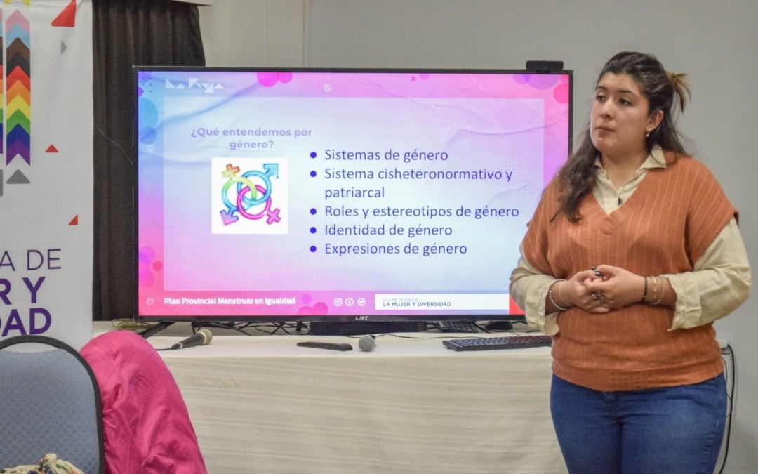 Capacitan a agentes sanitarios sobre gestión menstrual