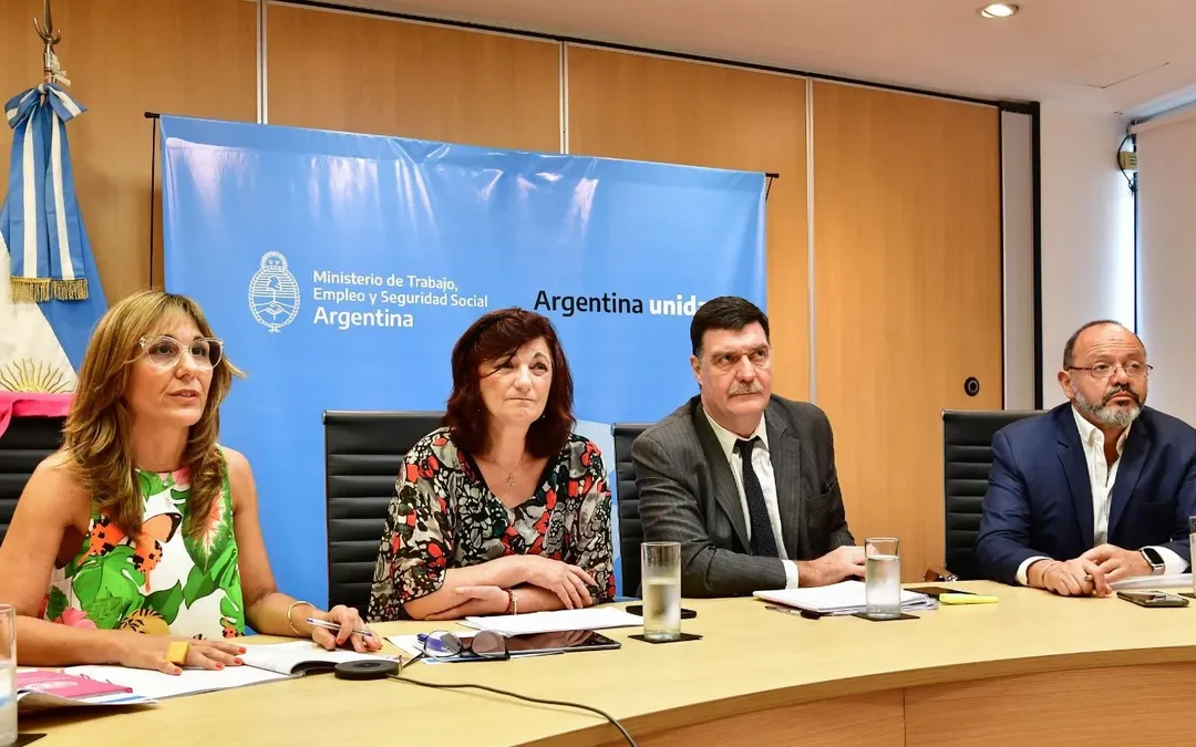 Acuerdan suba del 32,2% del salario mínimo