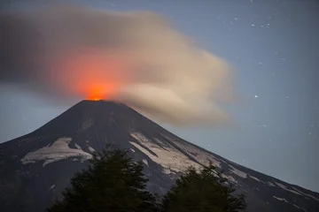 Chile en alerta naranja por actividad en el volcán Villarica