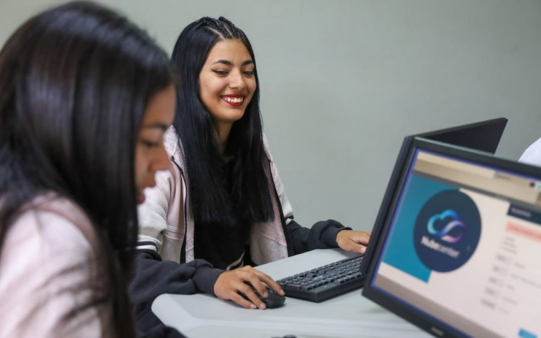 Se concretó la entrega de 7.500 computadoras en la provincia