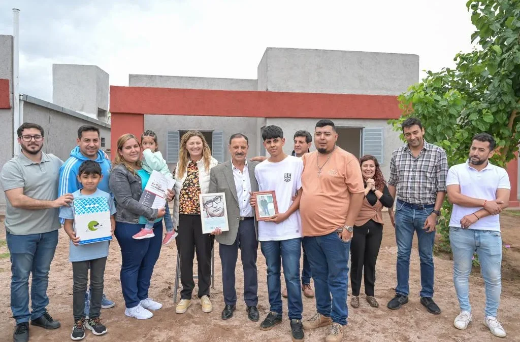 La Provincia entregó viviendas del Plan Angelelli en el barrio Santa Bárbara de Capital