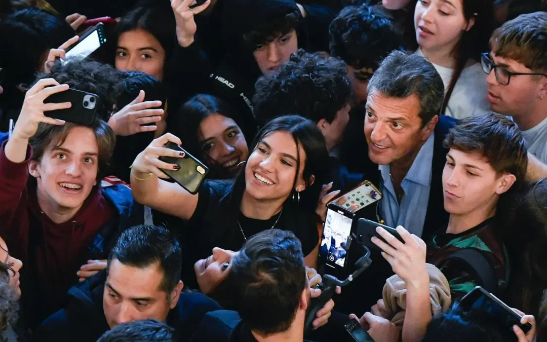 Massa: “La escuela pública es la que permite que un peón rural pueda soñar con que su hijo pueda ser ingeniero, abogado o presidente”