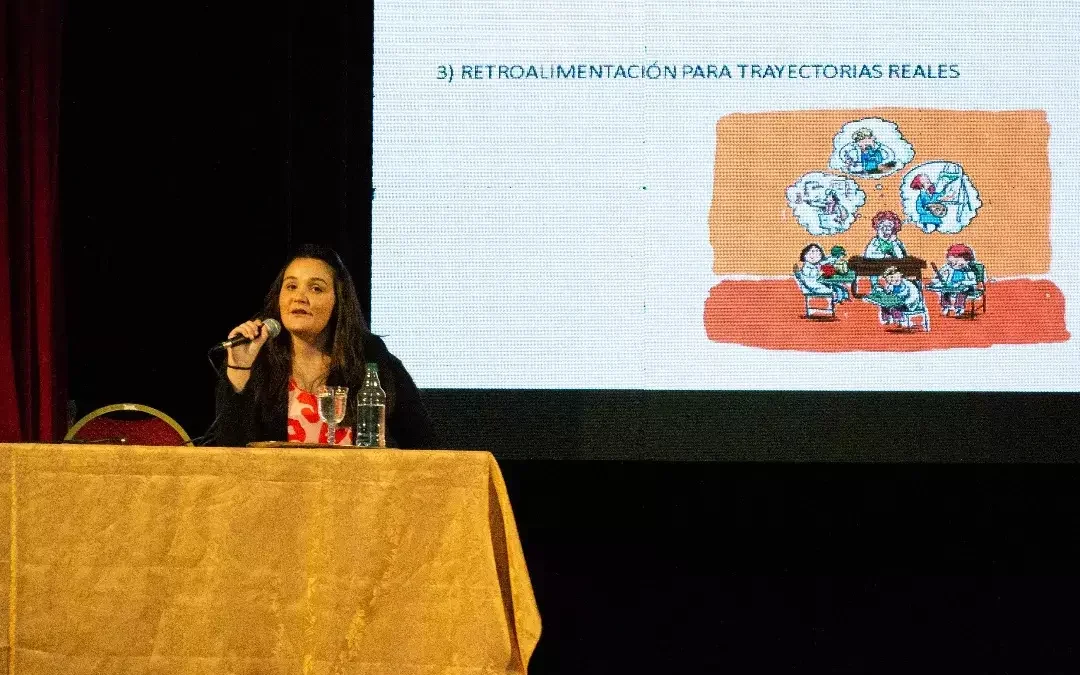 Educación: Realizan jornada sobre alfabetización y tecnología