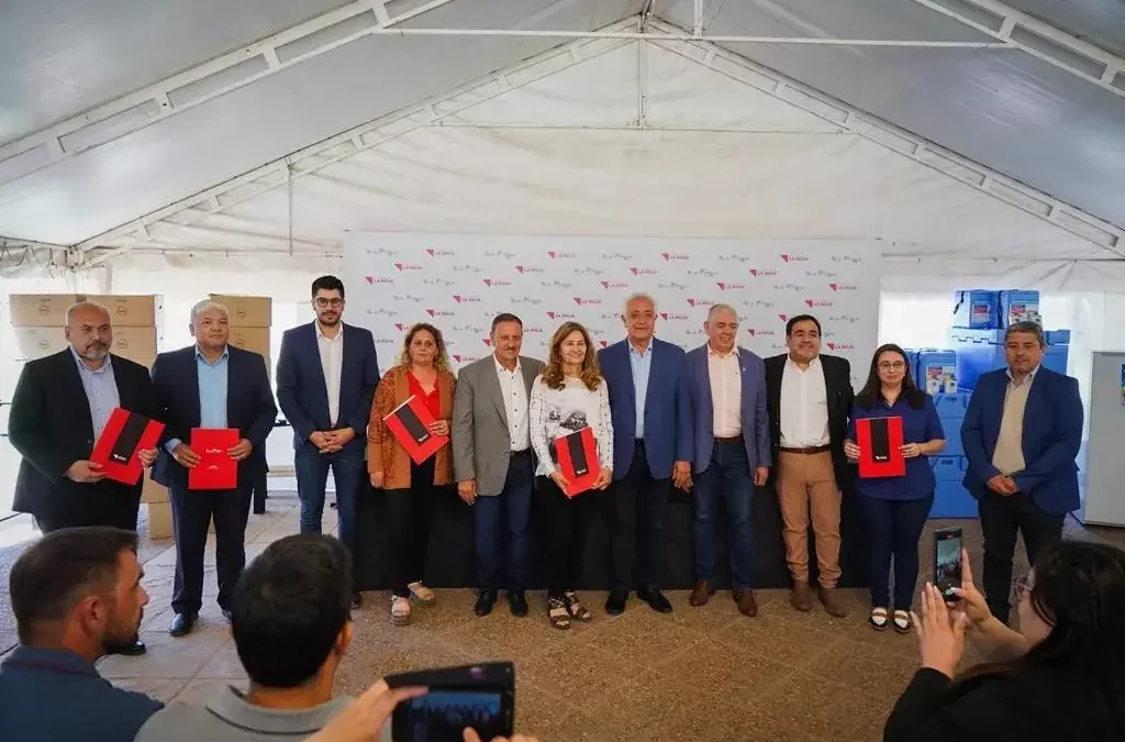 Entregan equipamiento a hospitales y Centros de Salud