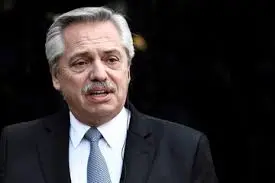 Fernández se mostró en desacuerdo de que Scioli continúe como embajador argentino en Brasil
