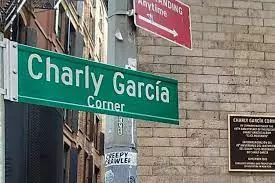 Inauguraron la Esquina “Charly García” en New York en conmemoración a los 40 años de Clics Modernos