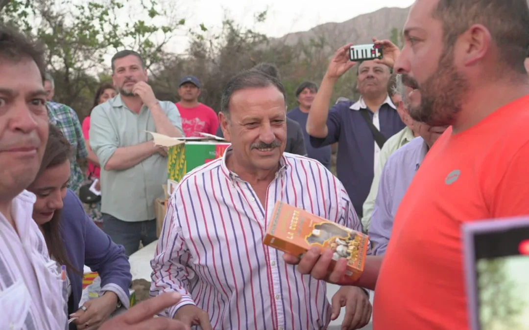 El gobernador recorrió obra de reservorio de agua en Famatina y se reunió con productores