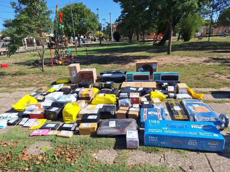 Córdoba: Un ladrón fue detenido y otro esta prófugo tras robar una camioneta  de reparto de Mercado Libre