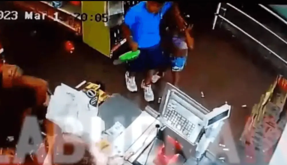 La Plata: Clientes enojados por el costo de las galletas agredieron a la dueña del almacén