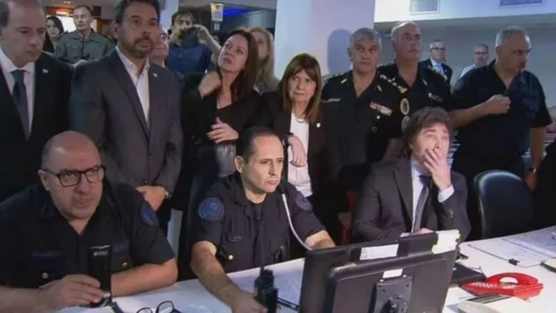 Milei monitoreó en persona, el operativo policial por la marcha que conmemoró las manifestaciones de diciembre de 2001