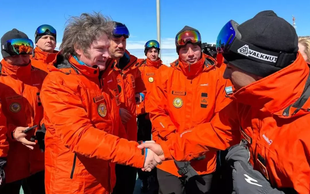 El Teniente Coronel Gustavo Cordero Scandolo despidió a Milei de la Base Esperanza en la Antártida