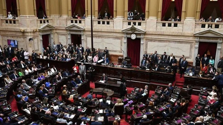Posponen sesión en Diputados: Ley Ómnibus se debatirá la próxima semana
