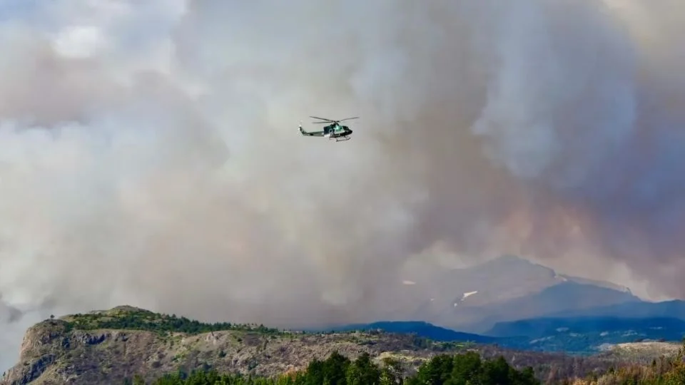 Chubut el incendio ya consumió casi 2mil hectáreas del Parque Nacional Los Alerces