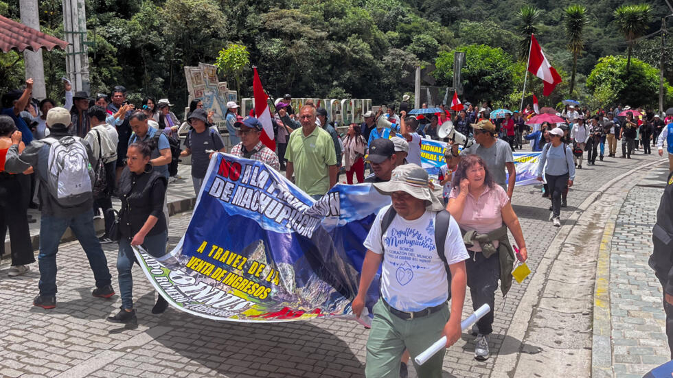 Perú: Pobladores protestan ante la decisión del Gobierno de conceder la venta de entradas a Machu Picchu, a un ente privado