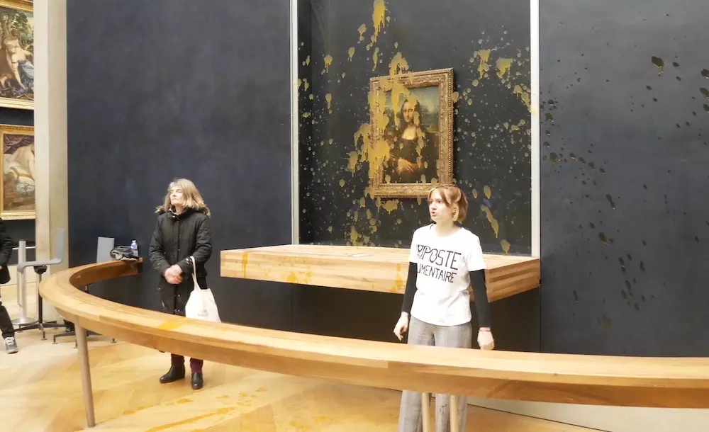 Ecologistas lanzaron sopa sobre La Gioconda reclamando una “alimentación sana y sostenible”