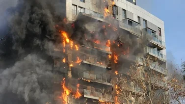 España: 14 heridos tras impresionante incendio de un edificio de 138 viviendas en Valencia