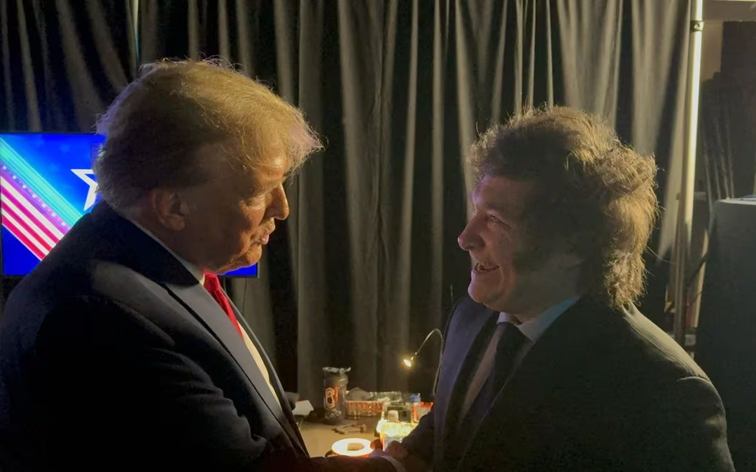 Efusivo saludo de Milei a Trump en una cumbre conservadora en Washington: “Usted es un genio, es un placer, estoy muy feliz”