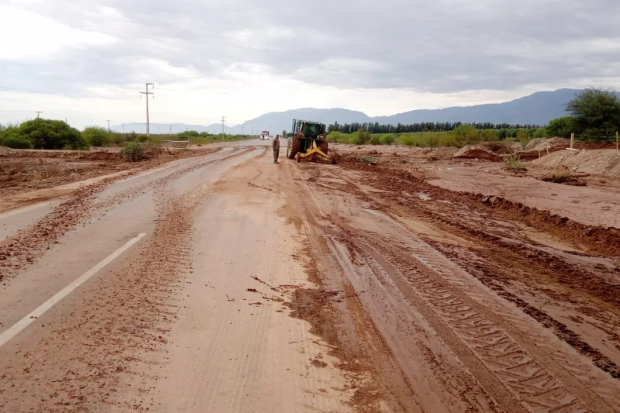 Rutas transitables: Realizan trabajos en Cuesta de Miranda, ruta nacional 40 y 74