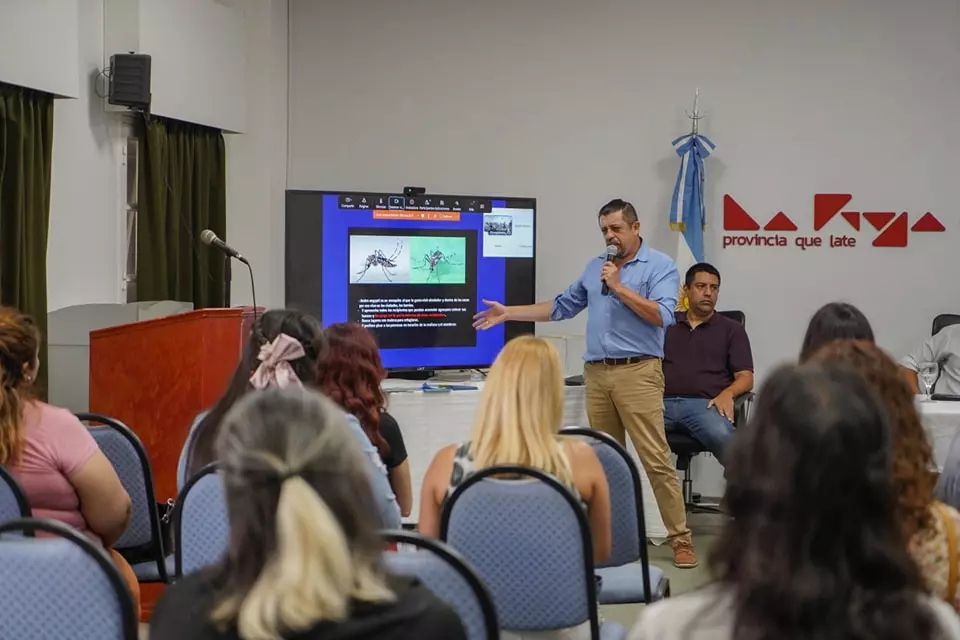 Capacitación sobre dengue y medidas de prevención