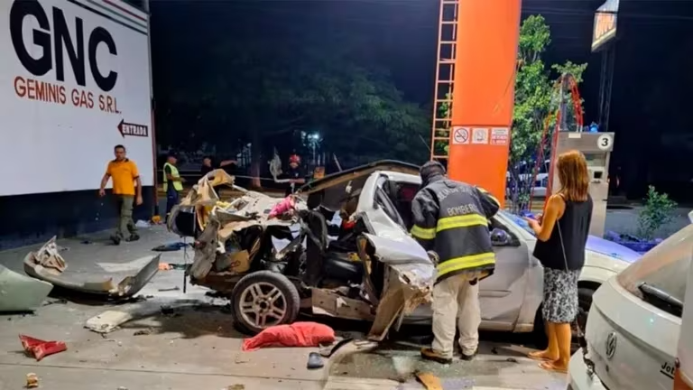 Salta : Un automóvil explotó  en Orán mientras cargaba gas. No hay victimas