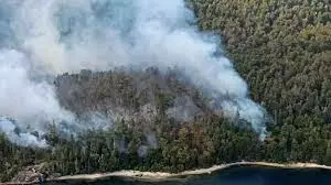 Cerraron senderos y circuitos en el Parque Nacional Nahuel Huapi tras incendio forestal de gran magnitud