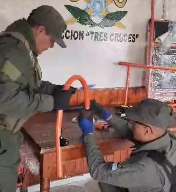 Con ayuda de un can antidrogas y un scanner, Gendarmería decomisó más de 4 kg de cocaína