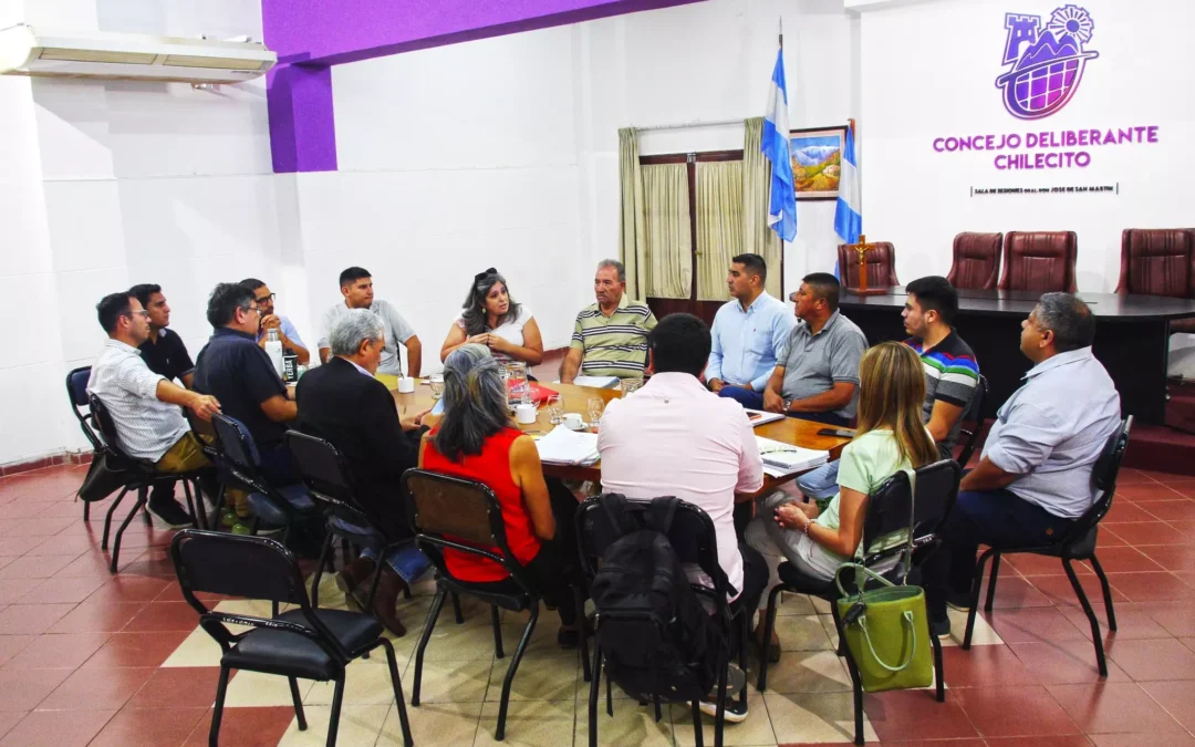 Concejales analizan los temas a tratar en la próxima sesión