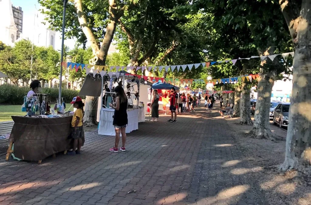 El referente del Mercado Artesanal, Fernando Céspedes, confirmó que el evento mantendrá sus puertas abiertas durante toda la semana previa a las fiestas para recibir tanto a residentes como a turistas.